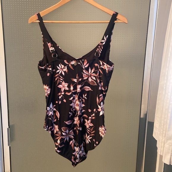 Artesands Floral swimsuit - Picture 3 of 5